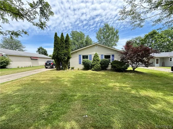 83 Susan Dr, Depew, NY 14043