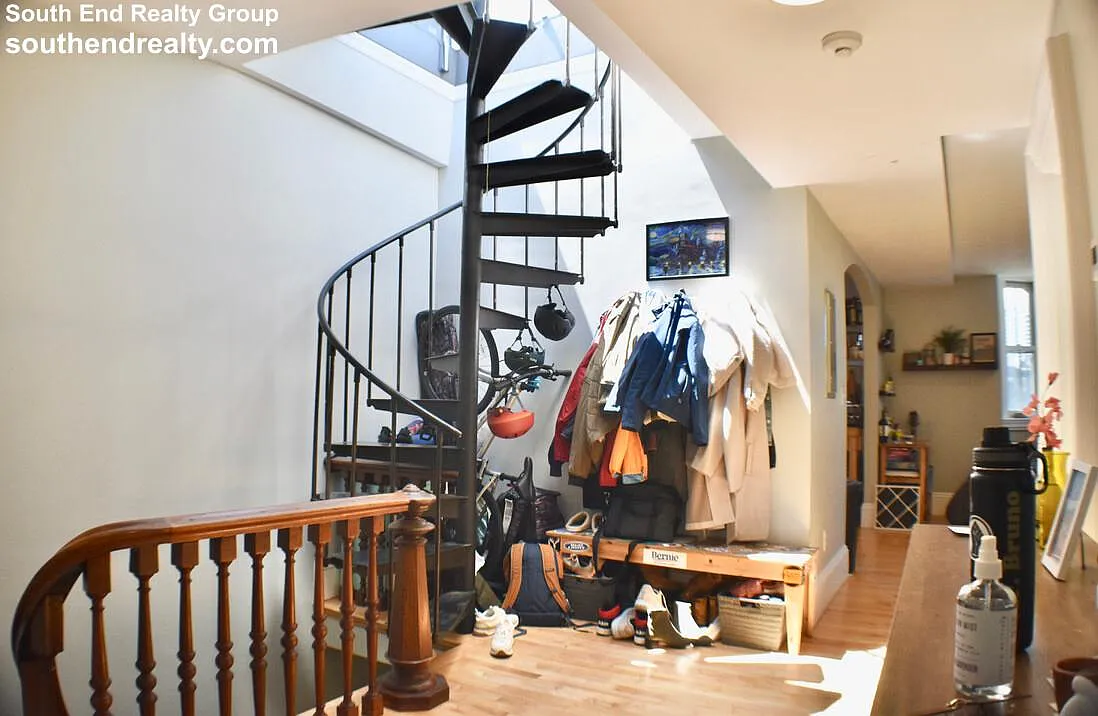 Building Photo - 518 Columbus Ave #4