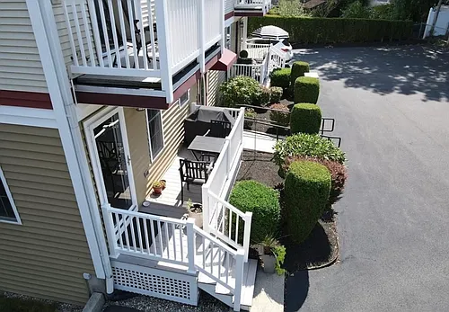 571 Freeport St #2 Photo 1