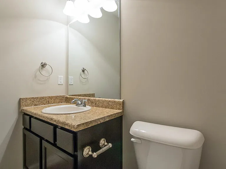 357 E Broad St — Photo 15