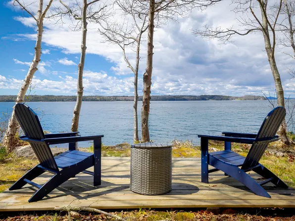 41 Sunset Road, Brooksville, ME 04617