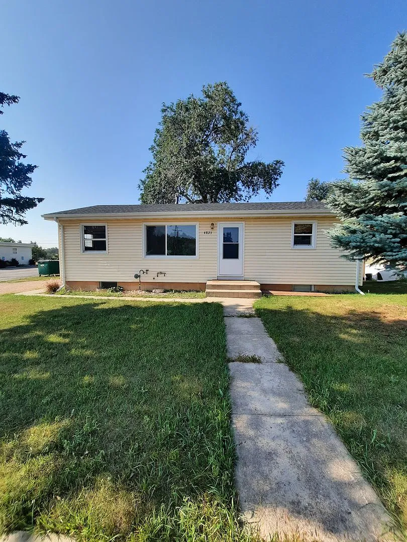 4 Bedroom | 2 Bath | Large Fenced In Yard | West — Photo 1
