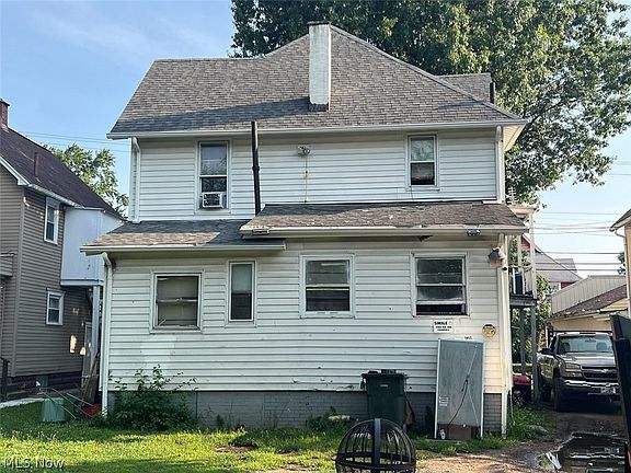 5th image of 2404 9th St SW