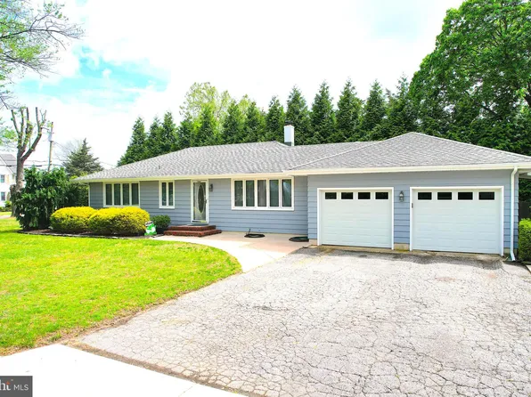 201 W Arctic Ave, Minotola, NJ 08341