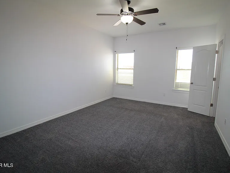 620 Adrian Arellano St W — Photo 32