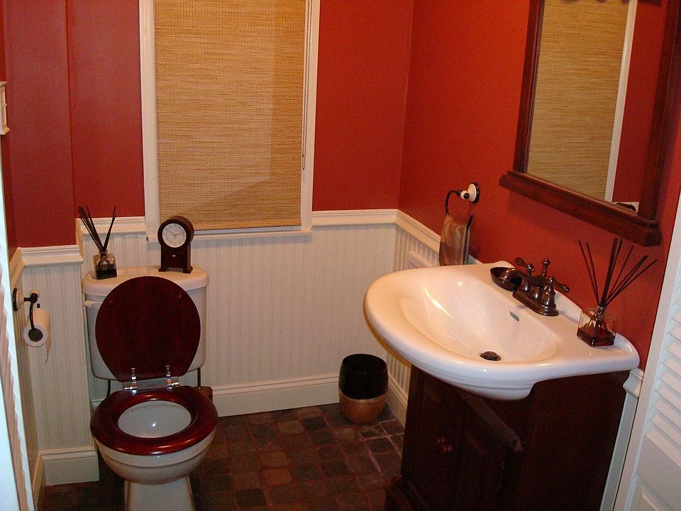 Completely Remodeled 1/2 Bath