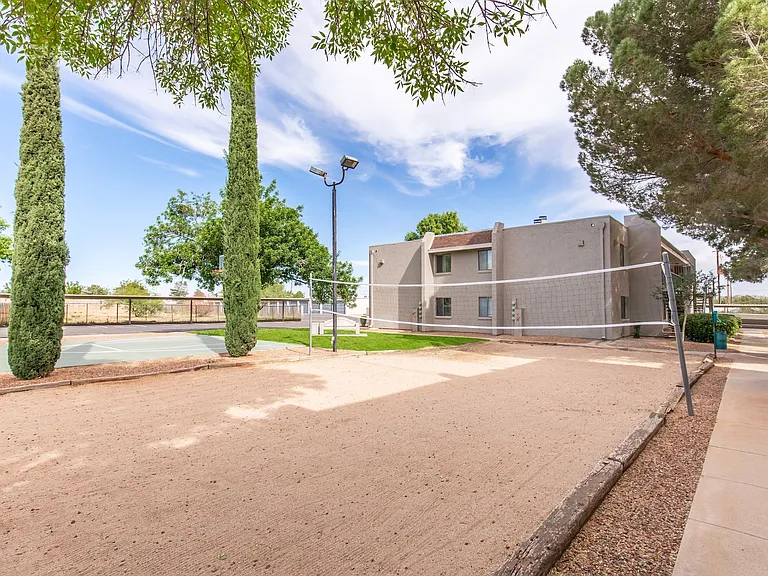Sterling Pointe Apartments — Photo 11