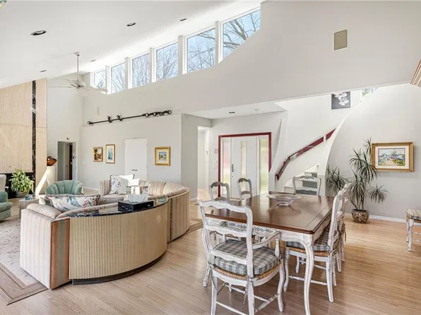 125 Woodruff Ave, Narragansett, RI 02882