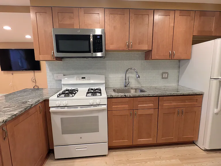 510 W 45th St #1 — Photo 8