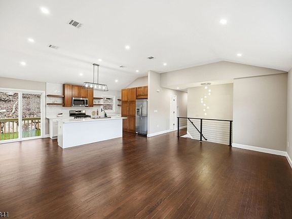 3rd image of 550 Ramapo Valley Rd