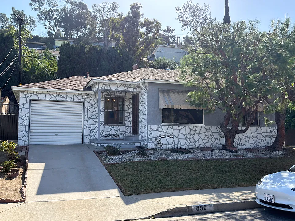 850 Loma Verde St