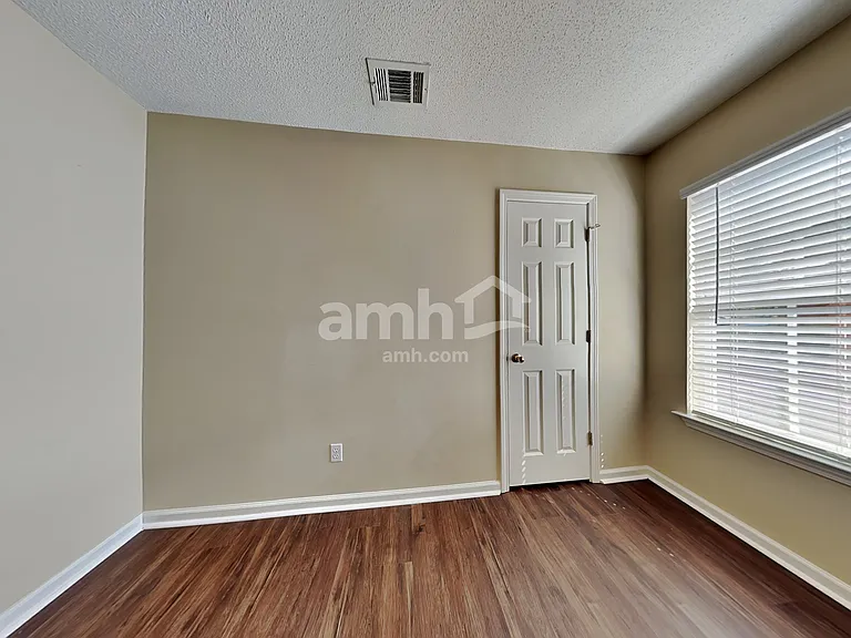 117 W Tisbury Ln — Photo 16