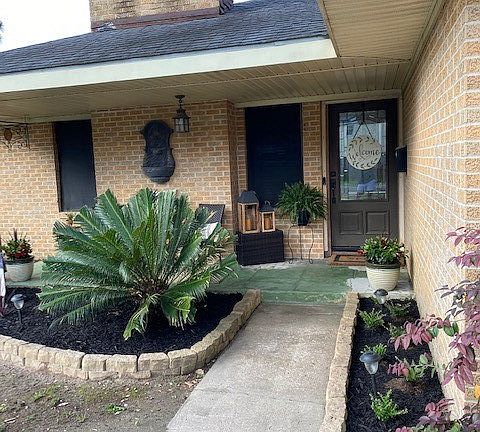 2nd image of 3300 Graves Ave