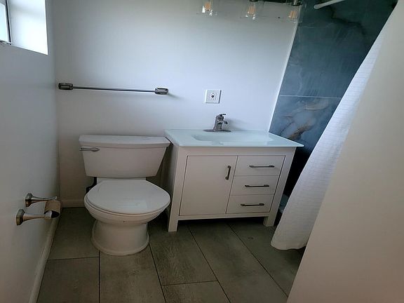 4th image of 2060 NE 1st Street #3