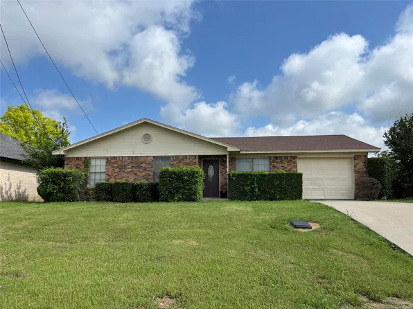 905 Thompson St, Runaway Bay, TX 76426