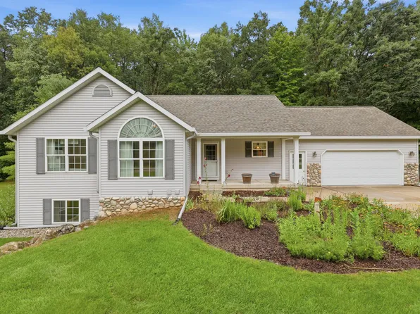 5075 Bonasa Dr NE, Rockford, MI 49341
