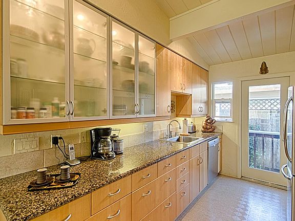 3rd image of 419 Hillcrest Dr