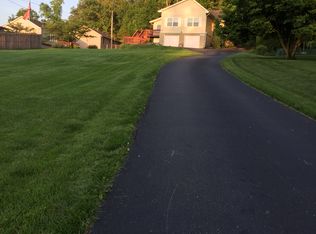 1405 Valley View Rd, New Albany, IN 47150