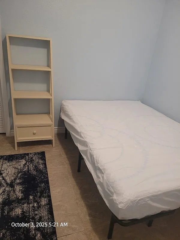 1 bed, 1.0 bath, 143 sqft, $650 — Photo 1