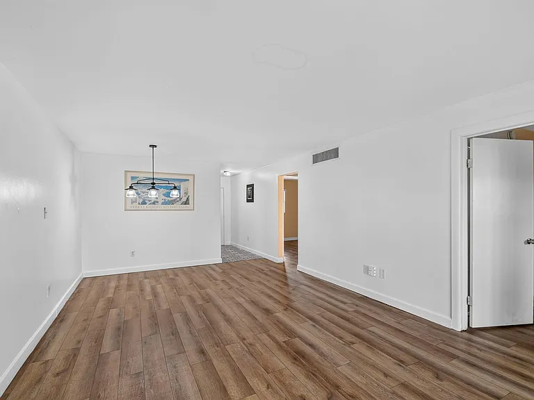 1505 Crescent Cir #B24 — Photo 20