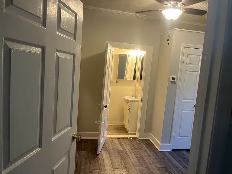 310 N Bennett St — Photo 12