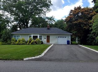 14 Highboy Ct, Red Bank, NJ 07701