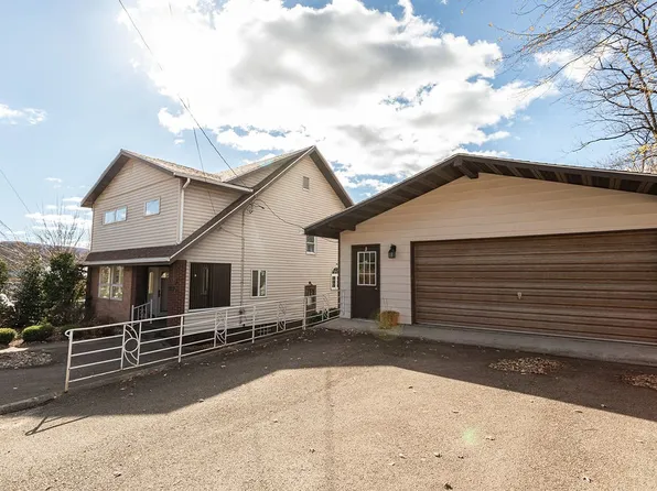 584 E Main St S, Uniontown, PA 15401