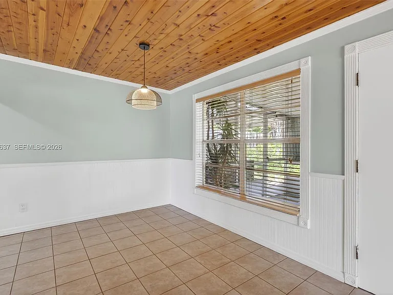 2240 NE Rustic Way — Photo 8