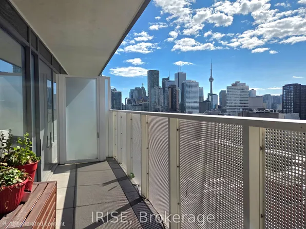 89 McGill St #1901, Toronto, ON M5B 0B1
