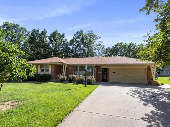 802 N Redwood Dr, Independence, MO 64056