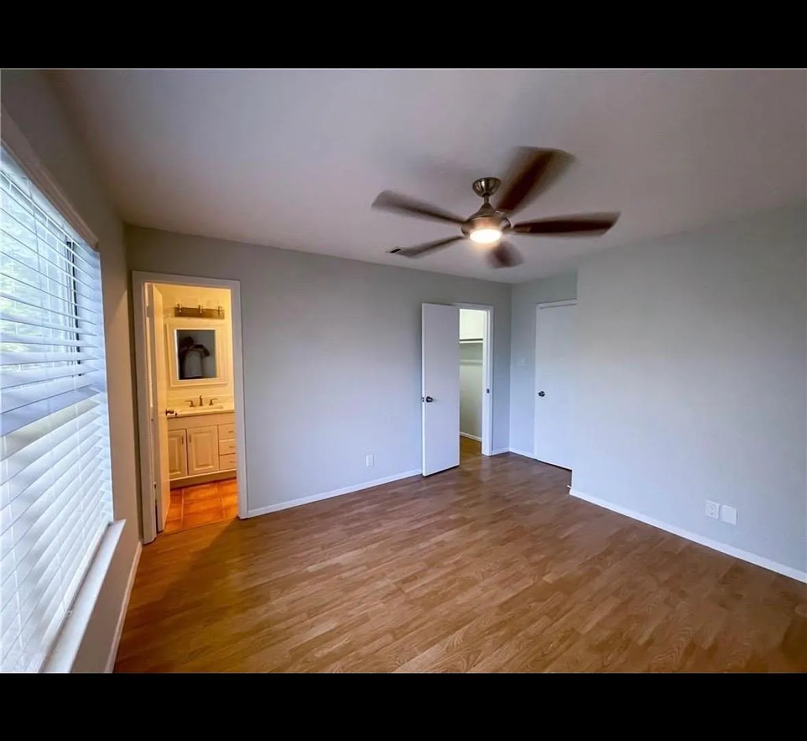 2 bed, 2.5 bath, 1300 sqft, $1,950 — Photo 4