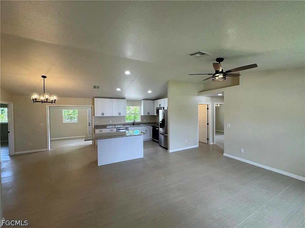 3 bed, 2.0 bath, 1548 sqft, $1,800 — Photo 4