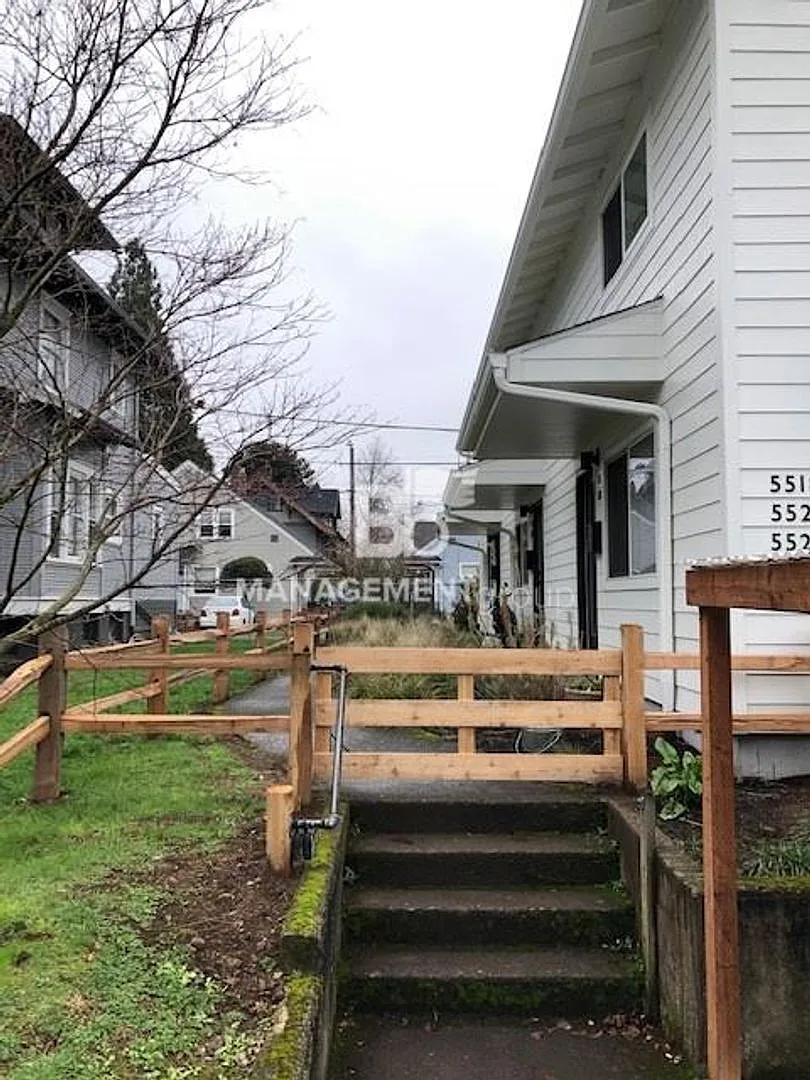 Close-In N PDX Piedmont Neighborhood- Spacious Light & Bright Updated Townhome w/ Wood Floors, Pa... — Photo 2