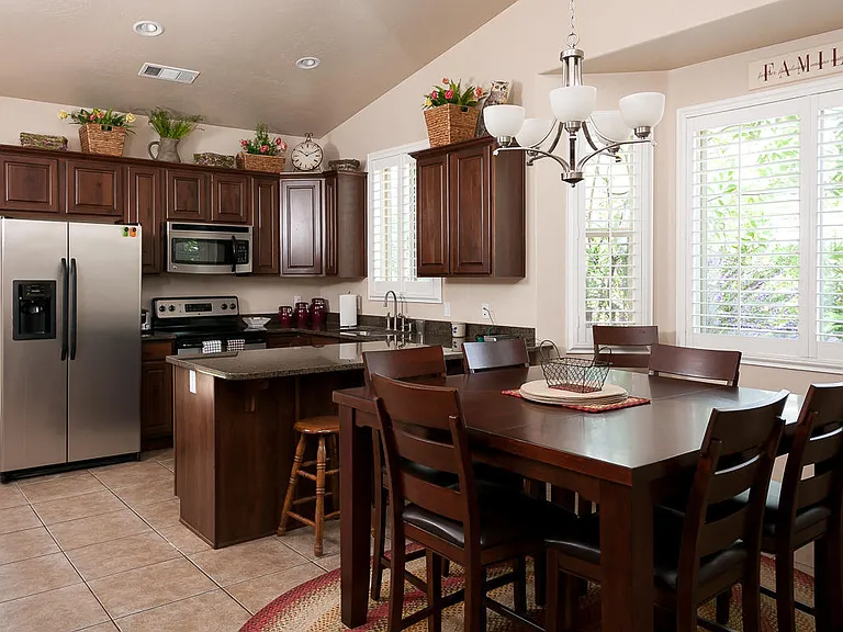 358 E Munich Dr — Photo 19