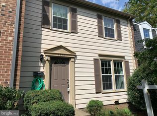 5840 Berkshire Ct, Alexandria, VA 22303