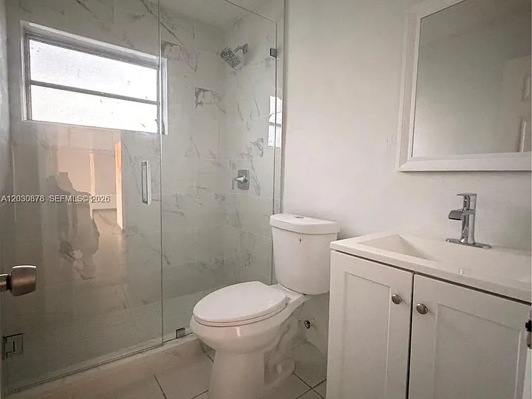 7250 SW 94th Pl #B8 — Photo 3