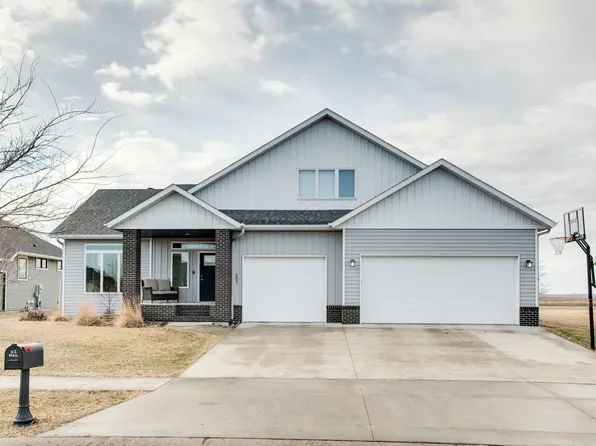 657 Westminster Dr, Moorhead, MN 56560
