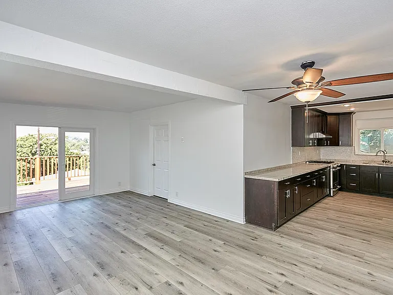 1603 Sargent Pl — Photo 2