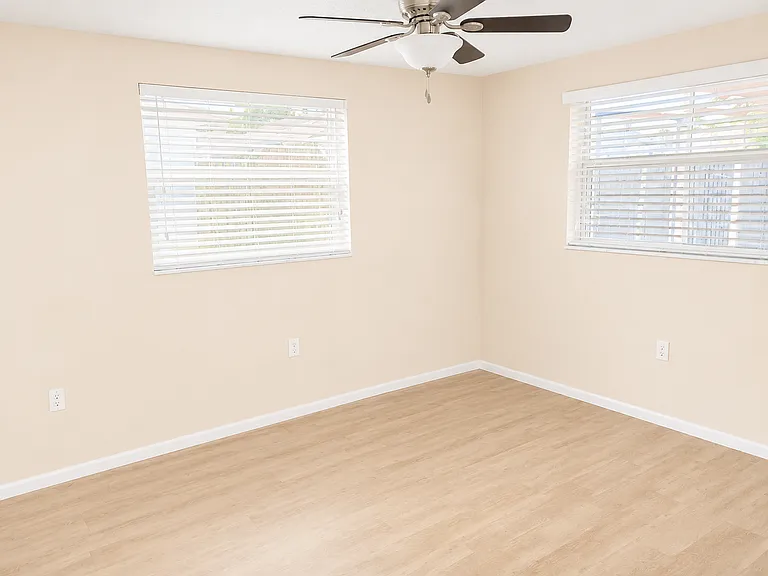 10801 Oldham Rd — Photo 14