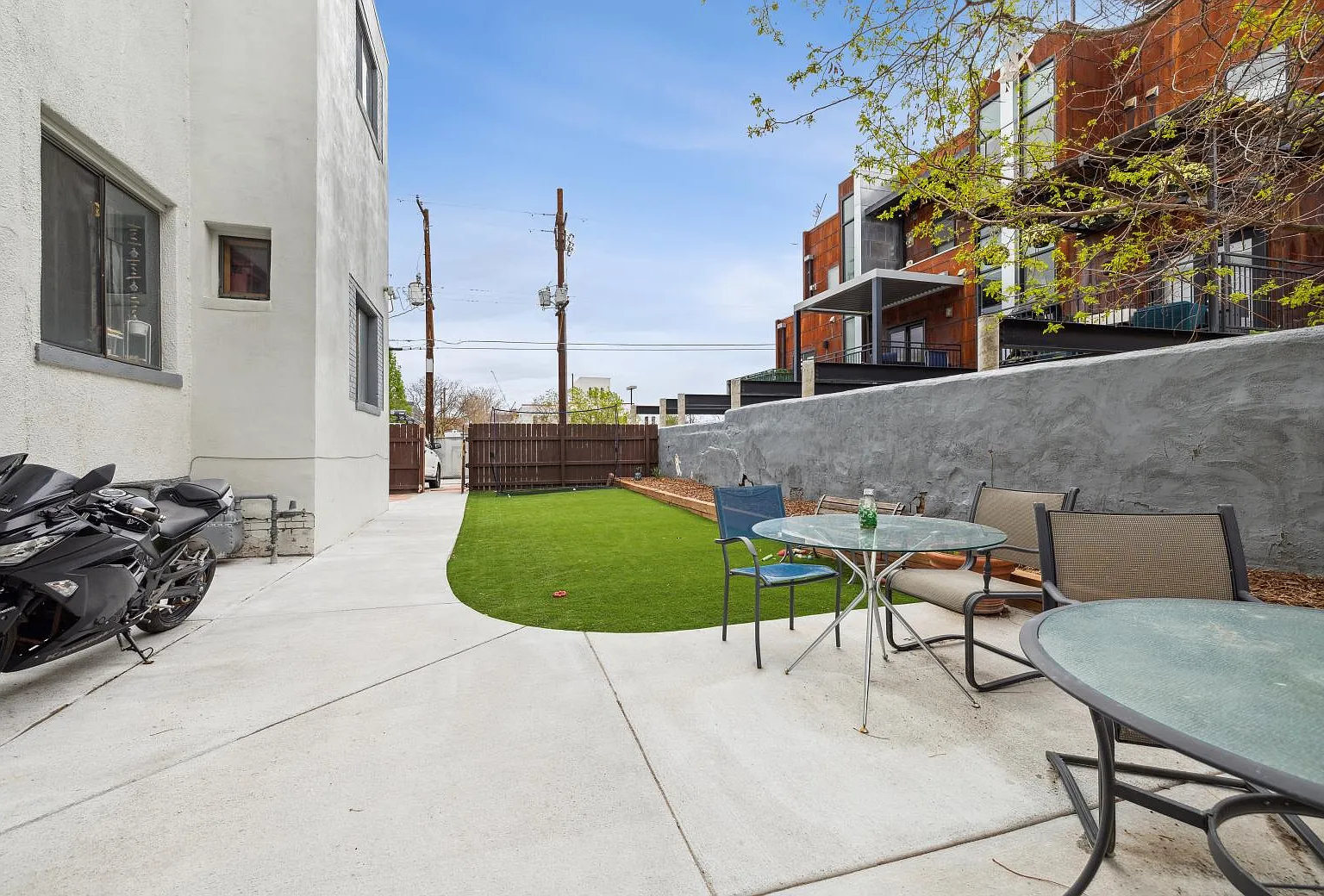 2545 Champa — Photo 4