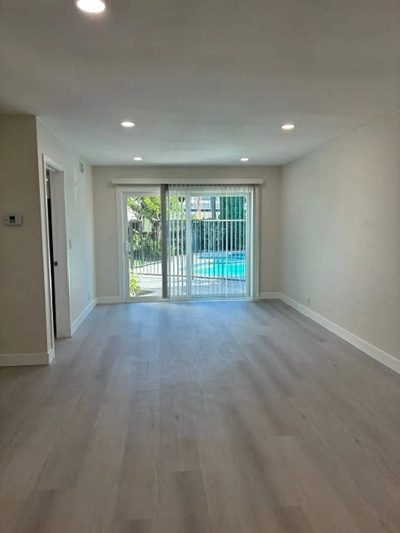 Spacious Fully Remodeled 4-Bedroom Home in Seal Beach — Photo 4