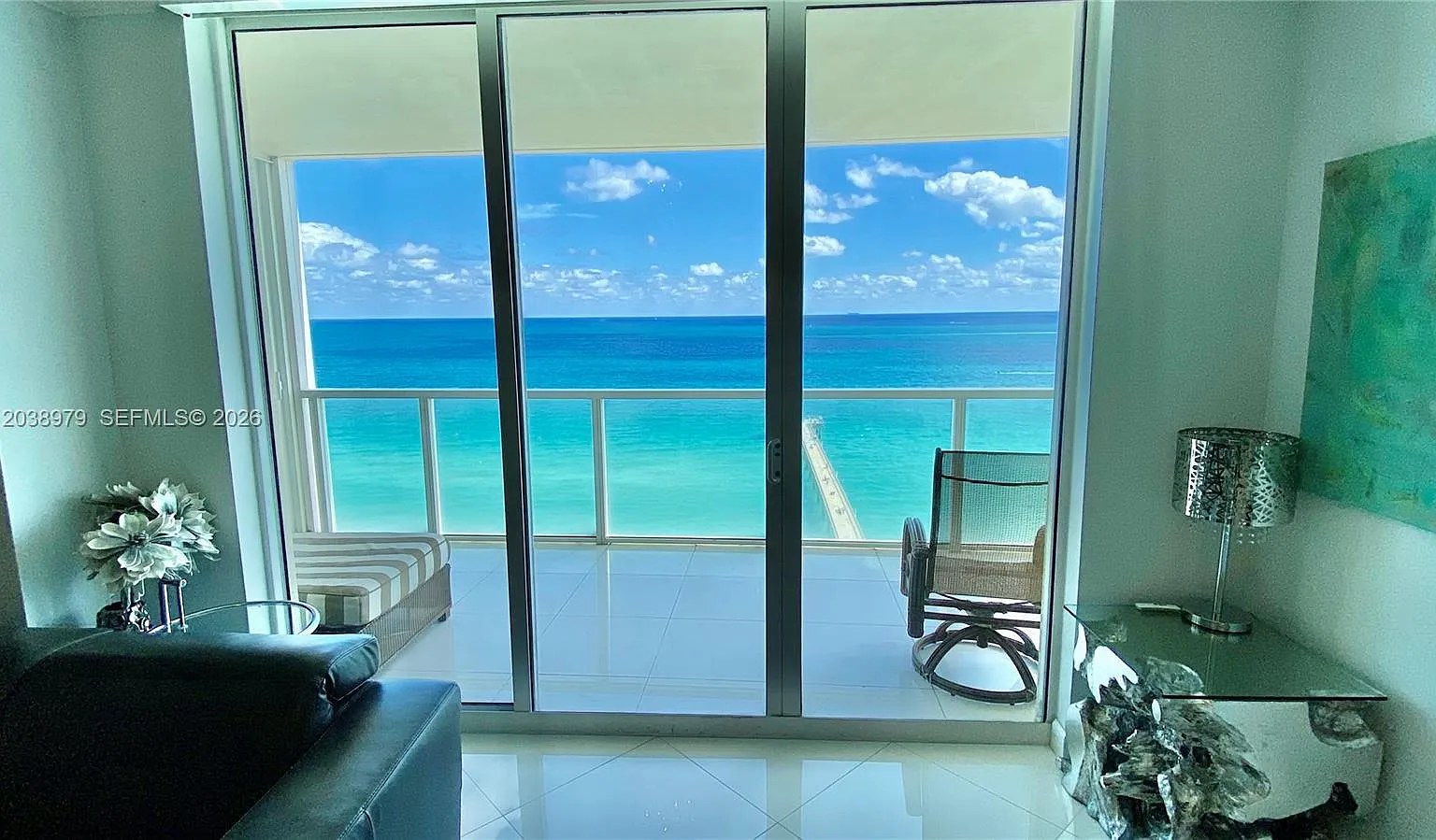 La Perla Condo — Photo 2
