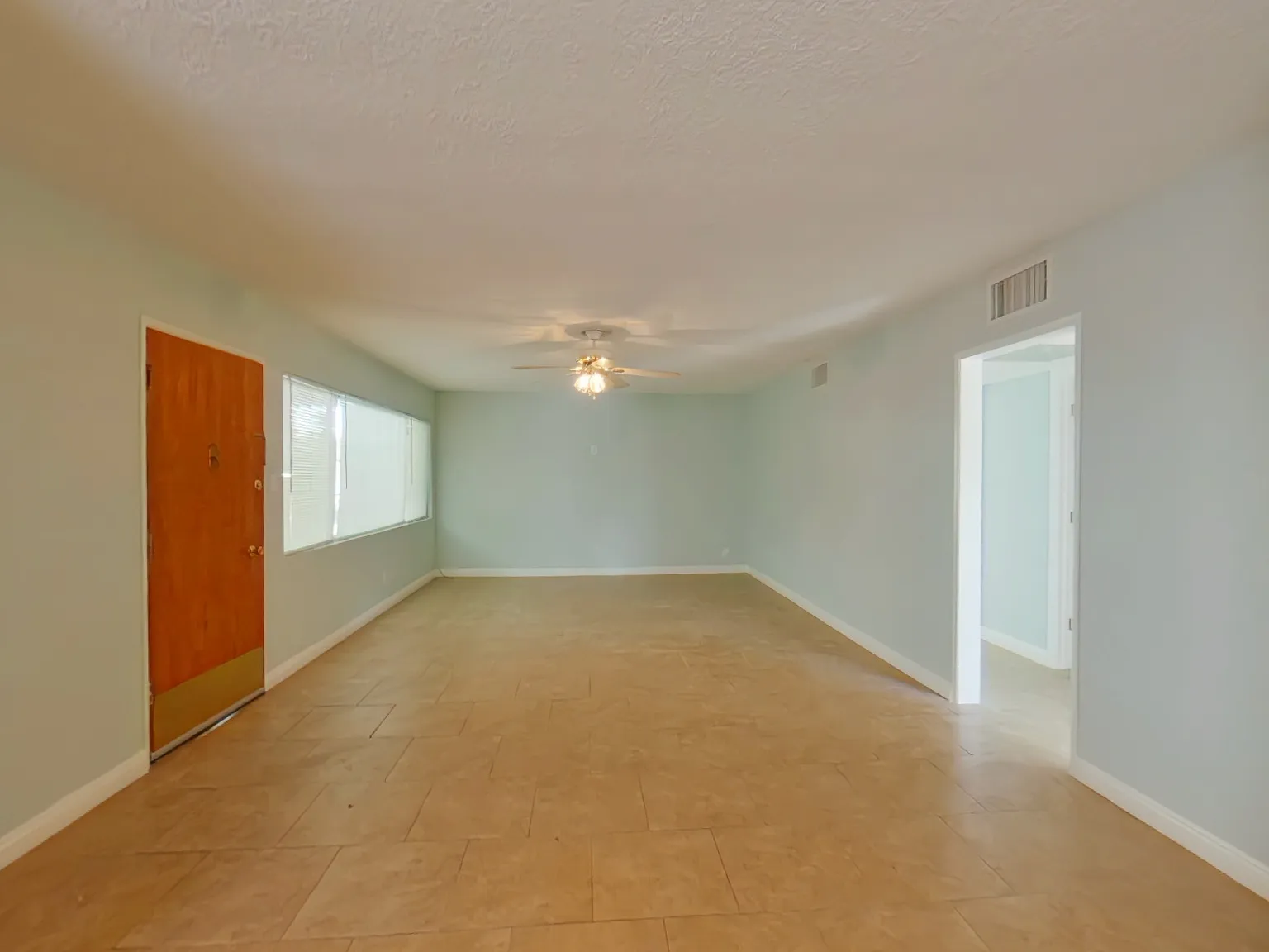 1700 Rexford Drive - 105 — Photo 4