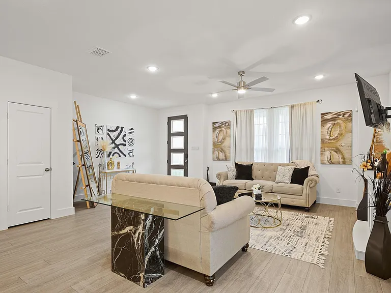 1013 Carnation Dr — Photo 12