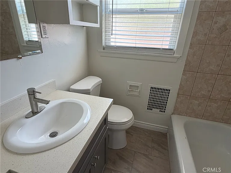 17508 Jersey Ave — Photo 7
