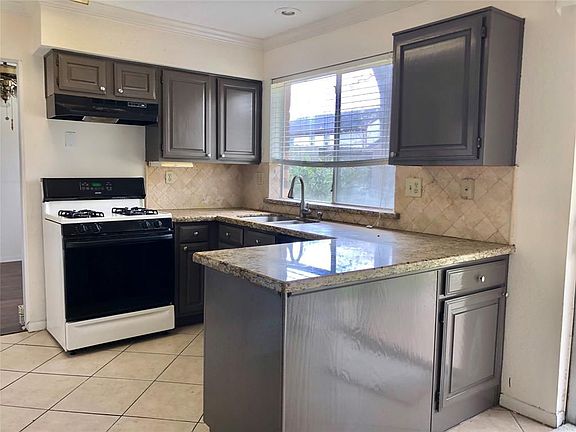 5th image of 3422 Hidden Creek Dr