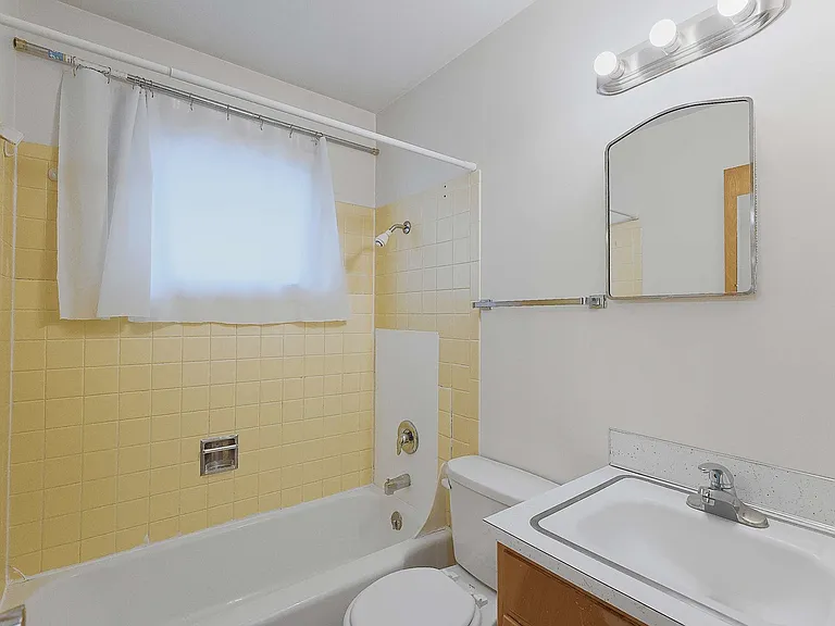 4321 Holdrege St #1 — Photo 13