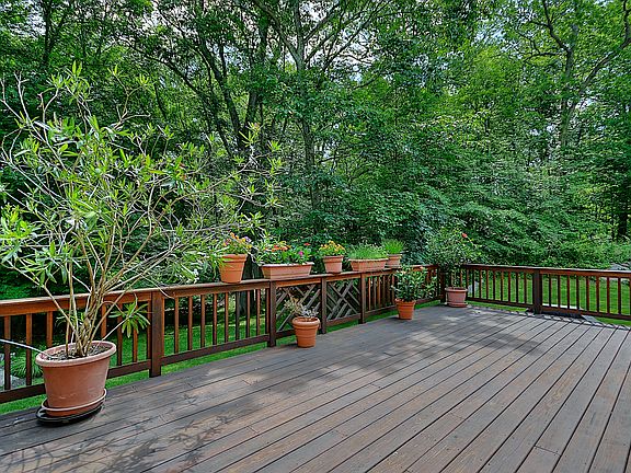 4th image of 63 Quarry Ln