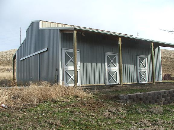 3-stall horse barn