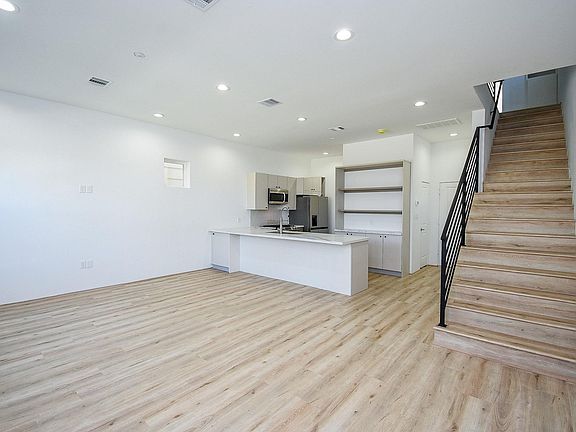 5th image of 15000 S Richmond Ave Unit 6